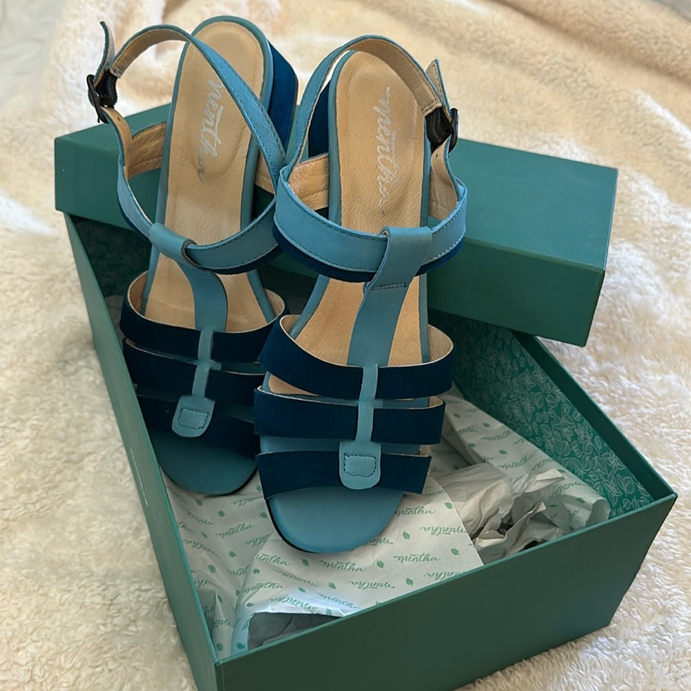 🤩 NIB - MENTHA Blue Leather Sandals • Made in Portugal • Boutique find!!